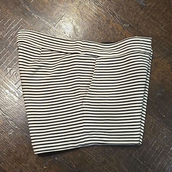 BCBG Max Azria Black White Striped Shorts - Picture 12 of 15